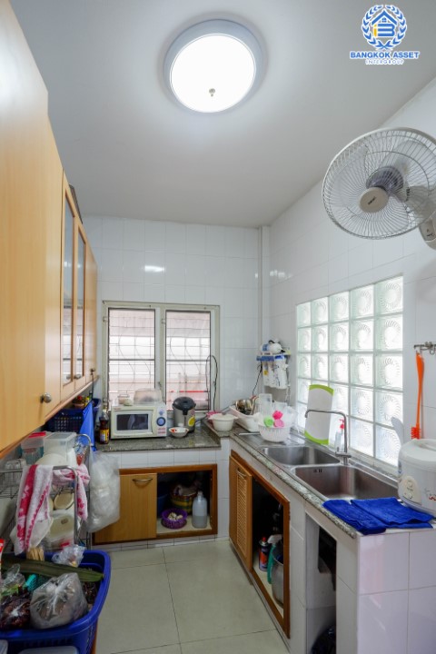 *****บ้านเดี่ยวมือสอง ม.อาภา1 ราชพฤกษ์ เนื้อที่ 53.1 ตร.ว. ฟังก์ชัน 3 ห้องนอน 3 ห้องน้ำ 2 ที่จอดรถ พื้นที่ใช้สอย 190 ตร.ม. การเดินทางสะดวก เชื่อมต่อถนนราชพฤกษ์, ถนนจรัญสนิทวงศ์, วงเวียนพระราม5 ใกล้รถไฟฟ้าสายสีแดง "สถานีตลิ่งชัน" และจุดขึ้นทางด่วน "ศรีรัช"